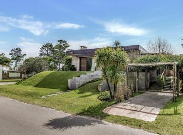 Casa · 147m² · 4 Ambientes · 1 Cochera · Alquiler Anual Casa 3 Dorm. - Ingreso Marzo