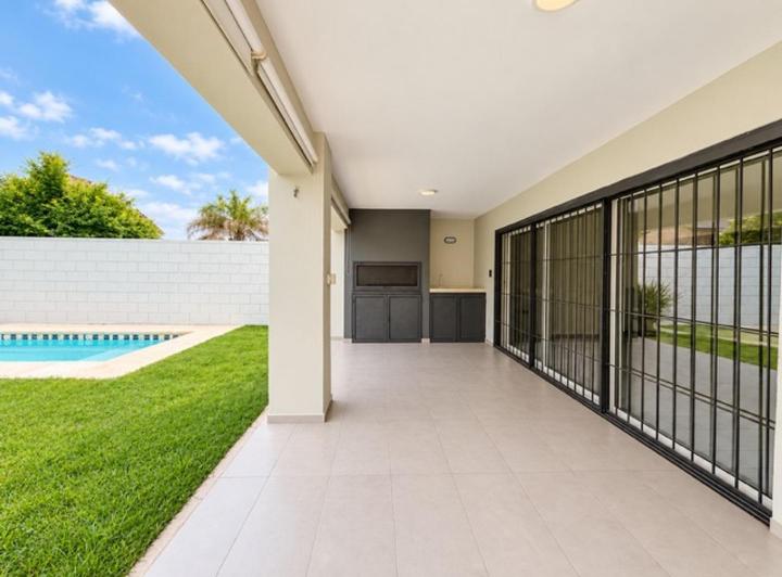 Casa · 184m² · 4 Ambientes · 2 Cocheras