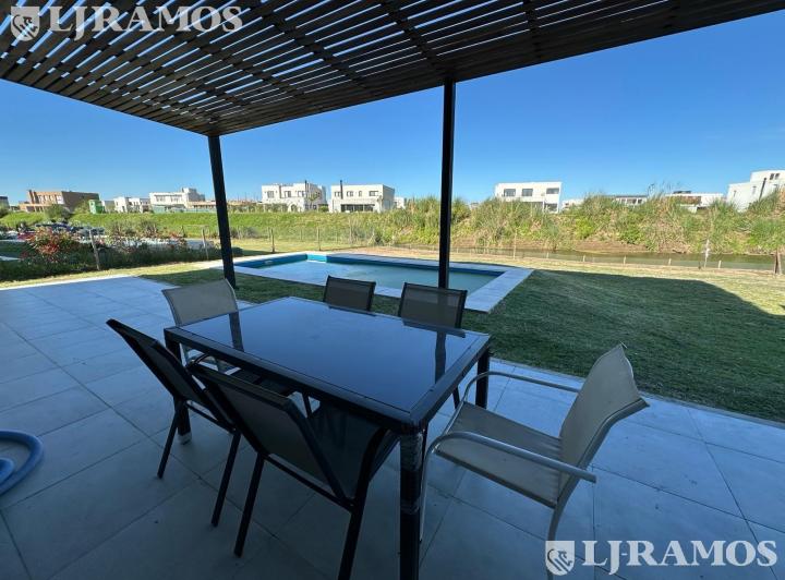 Casa · 176m² · 5 Ambientes · 6 Cocheras