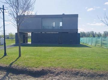 Casa · 180m² · 5 Ambientes · 1 Cochera · Casa en Alquiler Haras del Sur 3