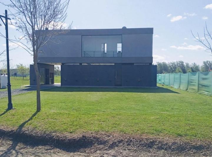 Casa · 180m² · 5 Ambientes · 1 Cochera