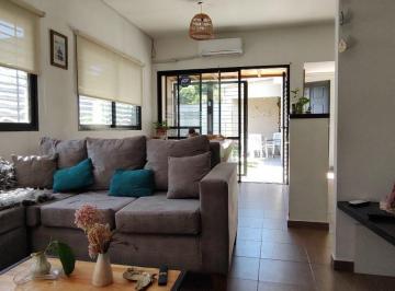 PH · 65m² · 4 Ambientes · PH - Melchor Romero Ubicado en Calle 518 E/ 167 y 168. 3 Dorm., Cochera, Patio y Parrilla
