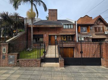 Casa · 380m² · 5 Ambientes · 2 Cocheras · Chalet 6 Ambientes en Venta en Ramos Mejía