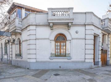 Casa · 130m² · 4 Ambientes · 1 Cochera · Venta de Casa de 3 Dorm. en Parque Avellaneda | Terraza con Quincho + Gara
