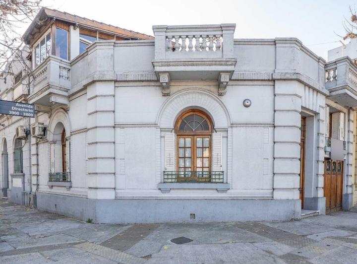 Casa · 130m² · 4 Ambientes · 1 Cochera