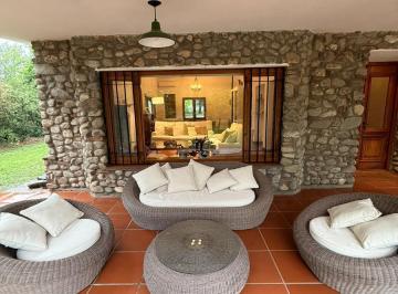 Casa · 373m² · 5 Ambientes · 2 Cocheras · Casa en Venta - Quintas de Flores