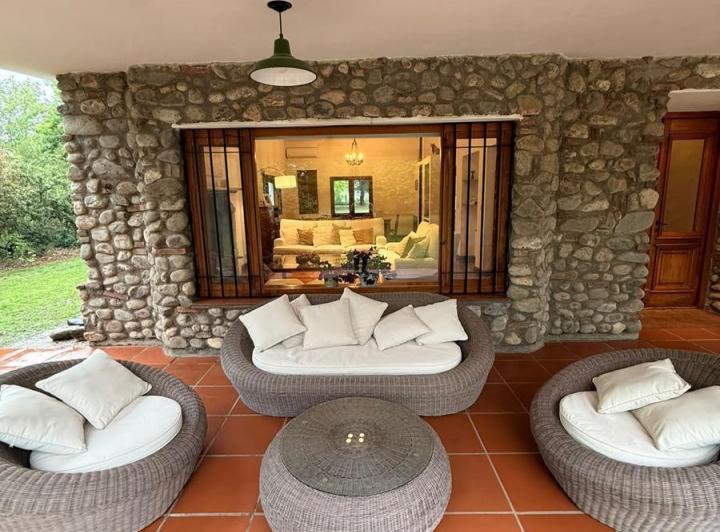 Casa · 373m² · 5 Ambientes · 2 Cocheras