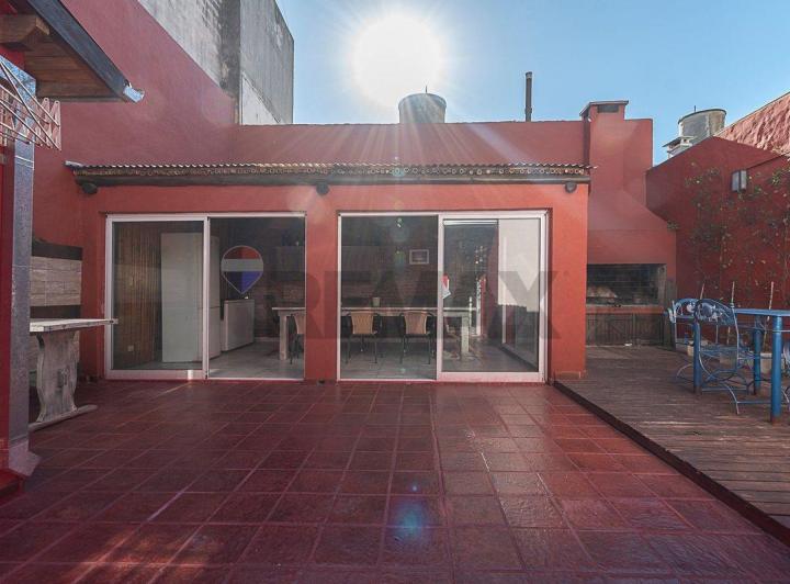 Casa · 140m² · 5 Ambientes · 1 Cochera