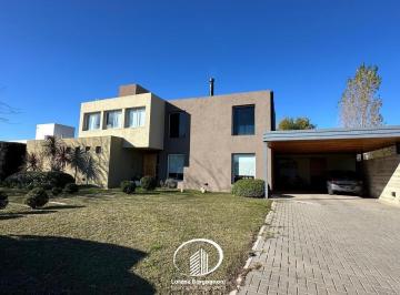 Casa · 340m² · 8 Ambientes · 2 Cocheras · Casa en Venta La Cascada Country Golf 3 Dorm. 2 Baños