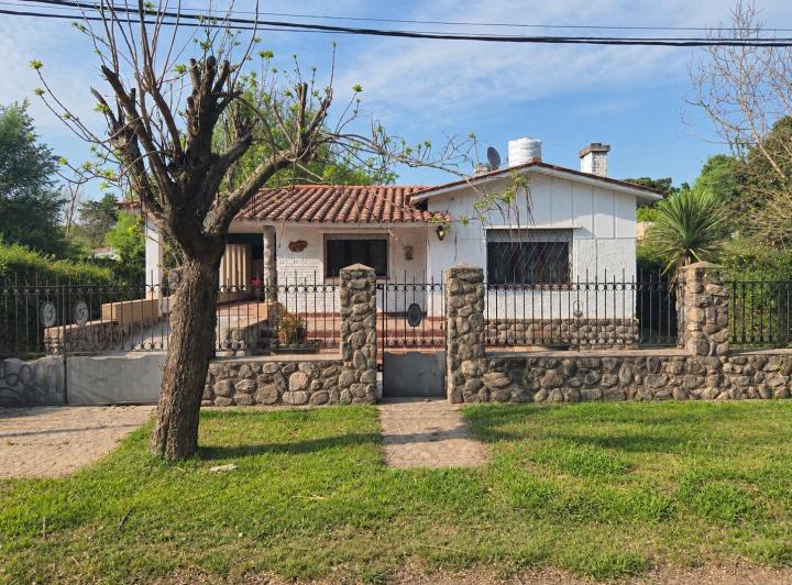 Casa · 239m² · 6 Ambientes · 1 Cochera