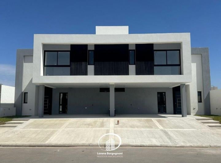 Casa · 153m² · 7 Ambientes · 1 Cochera