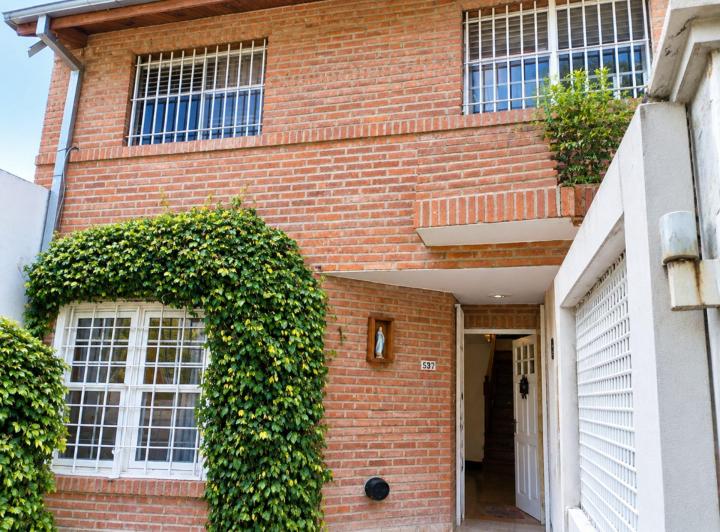 Casa · 110m² · 6 Ambientes · 1 Cochera