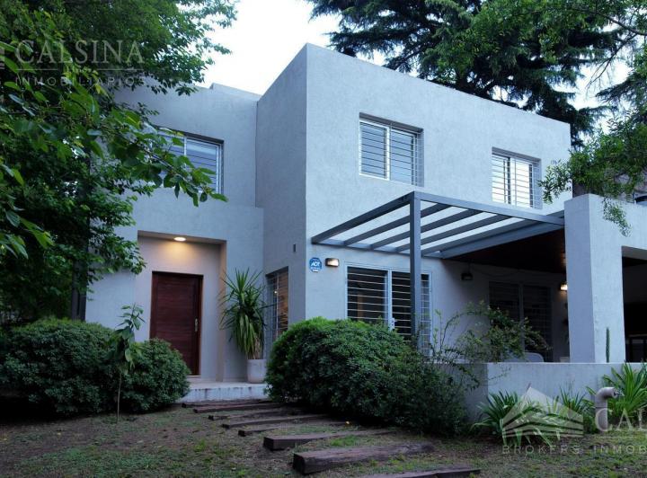 Casa · 273m² · 4 Ambientes · 1 Cochera