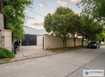 Oficina comercial · 488m² · 12 Ambientes · 5 Cocheras · ¡Oportunidad de Inversión! Venta del 50% de Galpón con Oficinas en Barrio Estación Flores – Zona Sur