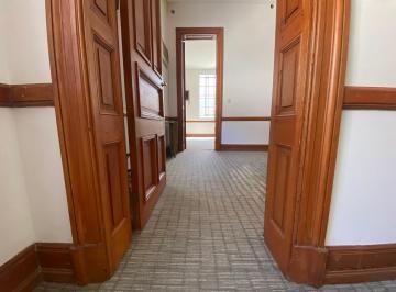 Oficina comercial · 56m² · 3 Ambientes · Alquiler! Impecable y Luminosa Oficina en Sarmiento Al 300