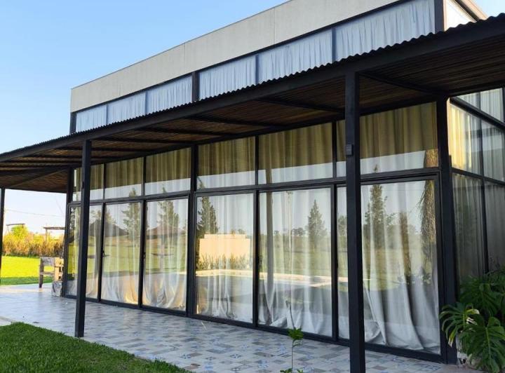 Casa · 3150m² · 6 Ambientes · 2 Cocheras