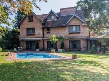 Casa · 305m² · 6 Ambientes · 1 Cochera · Casa en Santa Rita