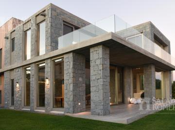 Casa · 605m² · 8 Ambientes · 4 Cocheras · Casa en Venta Barrio Laguna Blanca 7 Dorm. en Suite y Dependencia