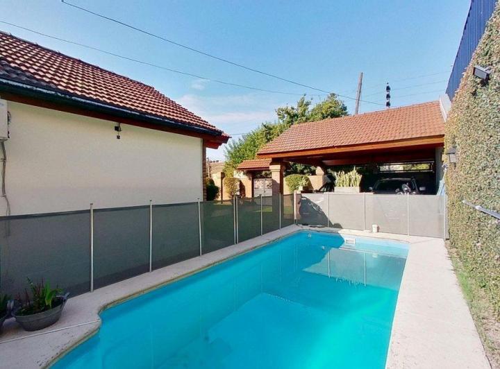 Casa · 253m² · 5 Ambientes · 2 Cocheras