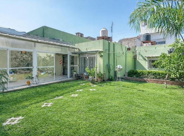 Casa · 240m² · 5 Ambientes · 1 Cochera