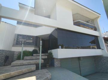 Casa · 250m² · 10 Ambientes · 2 Cocheras · Casa en Venta en Guaymallén