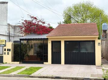 Casa de 3 ambientes, Lomas de Zamora · Casa 3 Ambientes con Cochera y Patio - Lomas