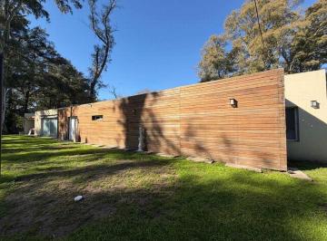 Casa · 140m² · 4 Ambientes · 6 Cocheras · Casa en Lobos Country Club