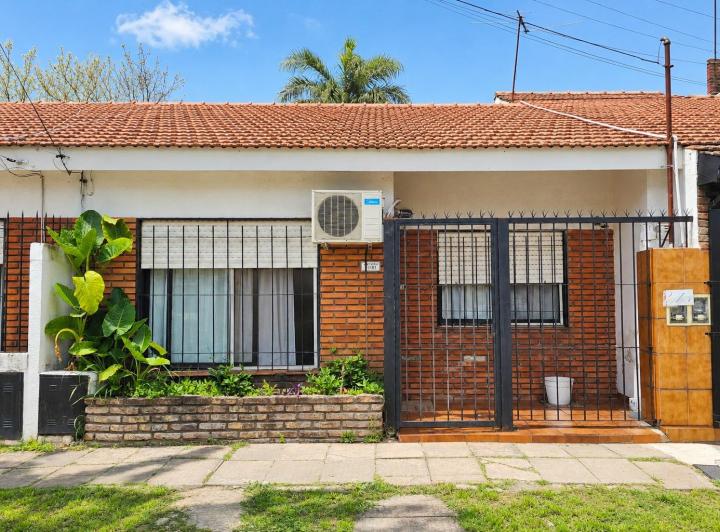 Casa · 65m² · 3 Ambientes · 1 Cochera