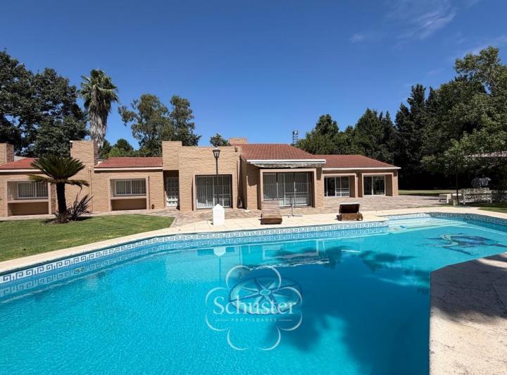 Casa · 480m² · 7 Ambientes · 4 Cocheras
