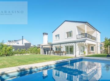 Casa · 185m² · 4 Ambientes · 6 Cocheras · Casa 4 Amb con Piscina Climatizada y Jardín con Vistas Abiertas en Rumecó