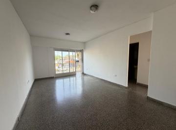 Departamento · 54m² · 3 Ambientes · Departamento de Dos Dorm. con Patio y Balcon en Parque Casado