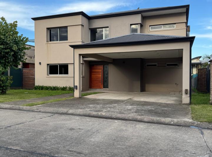 Casa · 250m² · 1 Ambiente · 2 Cocheras
