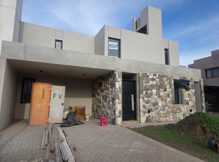 Casa · 200m² · 1 Ambiente · 2 Cocheras