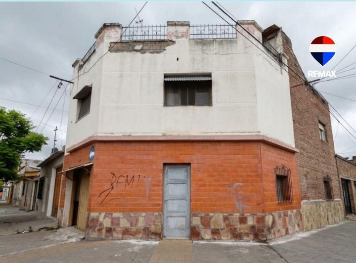 Casa · 260m² · 4 Ambientes · 1 Cochera