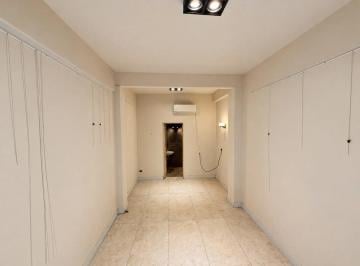 Local comercial , Caballito · Local en Alquiler – Reformado a Nuevo con Vidriera a La Calle