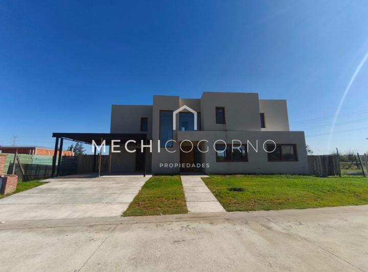 Casa · 192m² · 6 Ambientes · 4 Cocheras