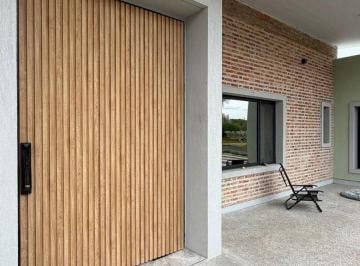 Casa en Venta de 4 ambientes  · Venta Casa a Estrenar Barrio Los Cerezos, Una Sola Planta 3 Dorm. Excelente Terminaciones