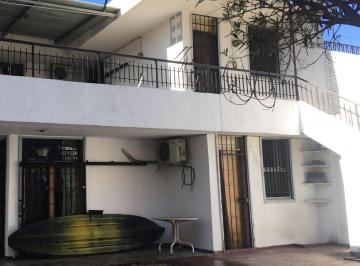 Casa de 6 ambientes, Godoy Cruz · Casa en Alquiler en Av San Martín Sur