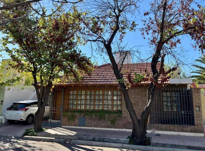 Casa · 170m² · 5 Ambientes · 2 Cocheras