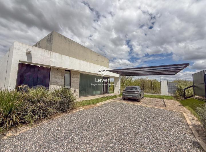 Casa · 200m² · 5 Ambientes · 2 Cocheras