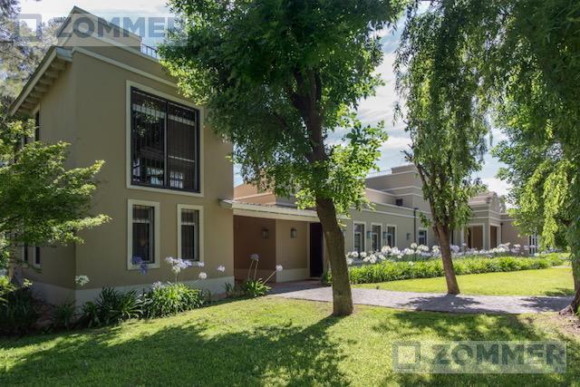 Casa · 455m² · 5 Ambientes · 2 Cocheras