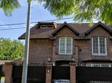 Casa · 270m² · 5 Ambientes · 2 Cocheras · Casa en Venta 4 Dorm. La Horqueta, San Isidro