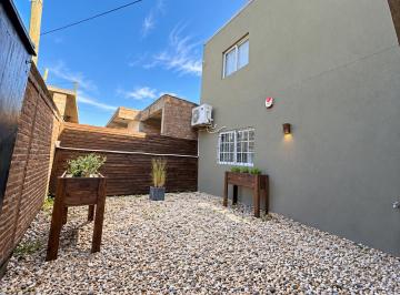 Casa de 2 ambientes, La Plata · Casa de 130 m² - 2 Hab - 2 Baños - Garage - Piscina. Se Aceptan Vehículos