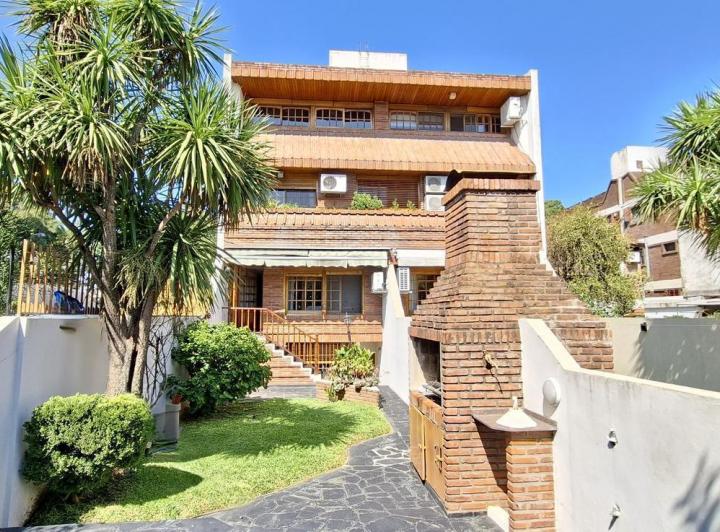 Casa · 347m² · 4 Ambientes · 2 Cocheras