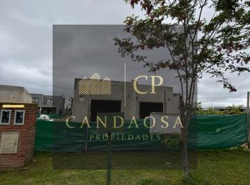 Casa · 127m² · 4 Ambientes · 2 Cocheras · Mmc. Casa 4 Ambientes en Venta Santa Emilia, Pde