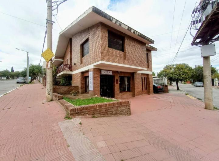 Casa · 200m² · 4 Ambientes · 4 Cocheras