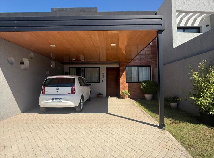 Casa · 160m² · 6 Ambientes · 2 Cocheras