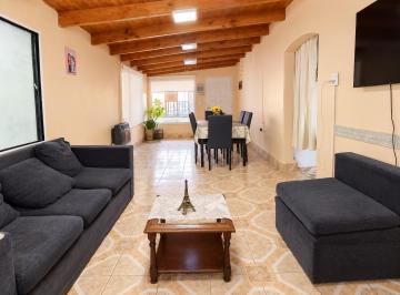 Casa · 176m² · 5 Ambientes · 1 Cochera · Casa Familiar Santa Cruz 28 de Noviembre Guer Aike