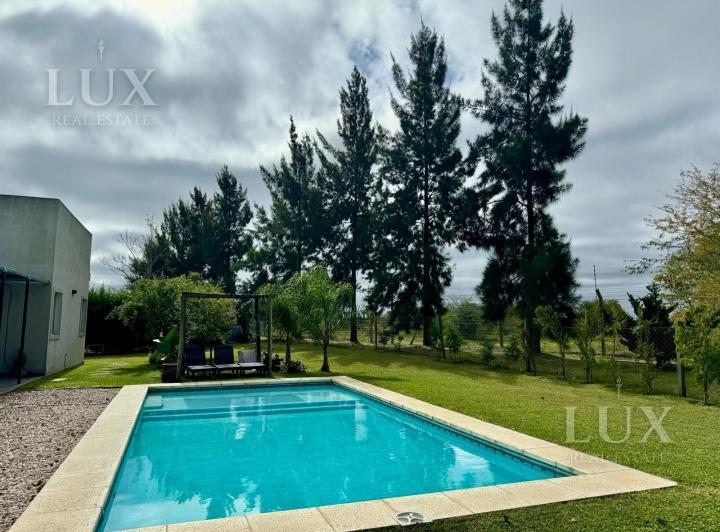 Casa · 1057m² · 5 Ambientes · 2 Cocheras
