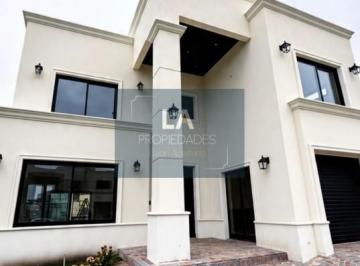 Campo · 270m² · 4 Ambientes · 1 Cochera · Rumenco Joven Exclusiva Propiedad en Venta